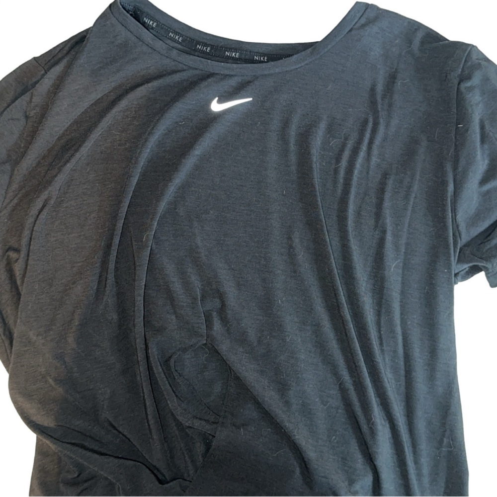 -Nike
-XL 
-Charcoal Gray 
-Cropped Dry Fit